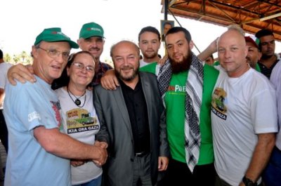 kiwi-team-with-george-galloway.jpg